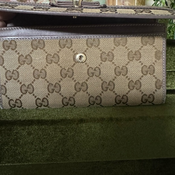 Gucci Mauve and Tan Monogram Wallet - Picture 6 of 12
